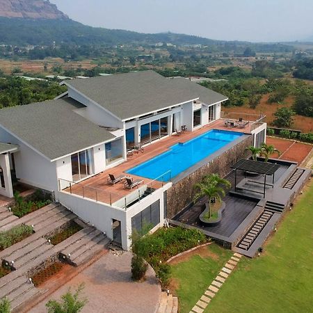 Stayvista'S Villa 107 At Canary Farms - Pure Veg With Huge Lawn, Pool And Home Theatre Lonavala Bagian luar foto