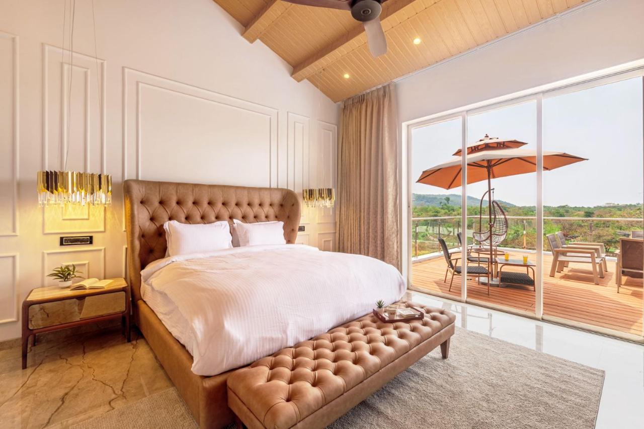 Stayvista'S Villa 107 At Canary Farms - Pure Veg With Huge Lawn, Pool And Home Theatre Lonavala Bagian luar foto