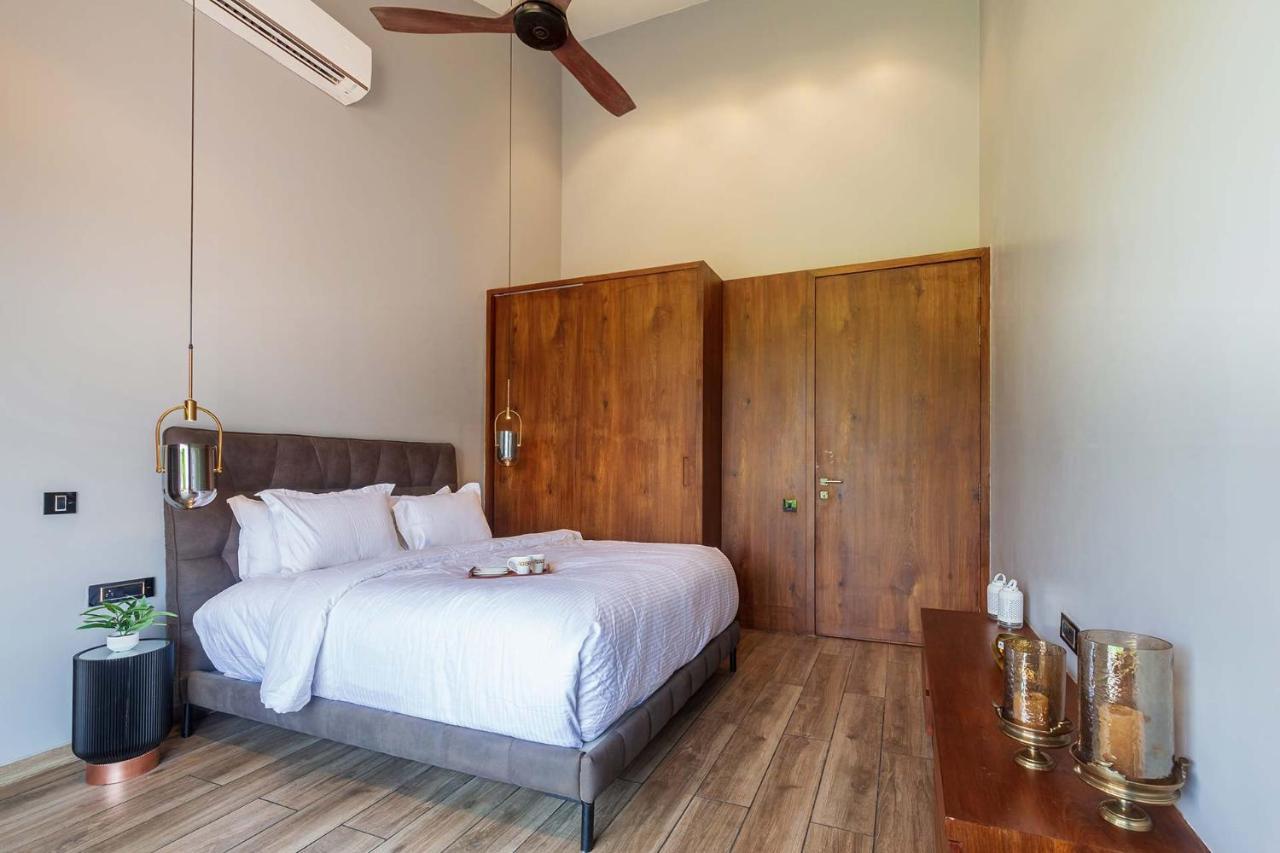 Stayvista'S Villa 107 At Canary Farms - Pure Veg With Huge Lawn, Pool And Home Theatre Lonavala Bagian luar foto