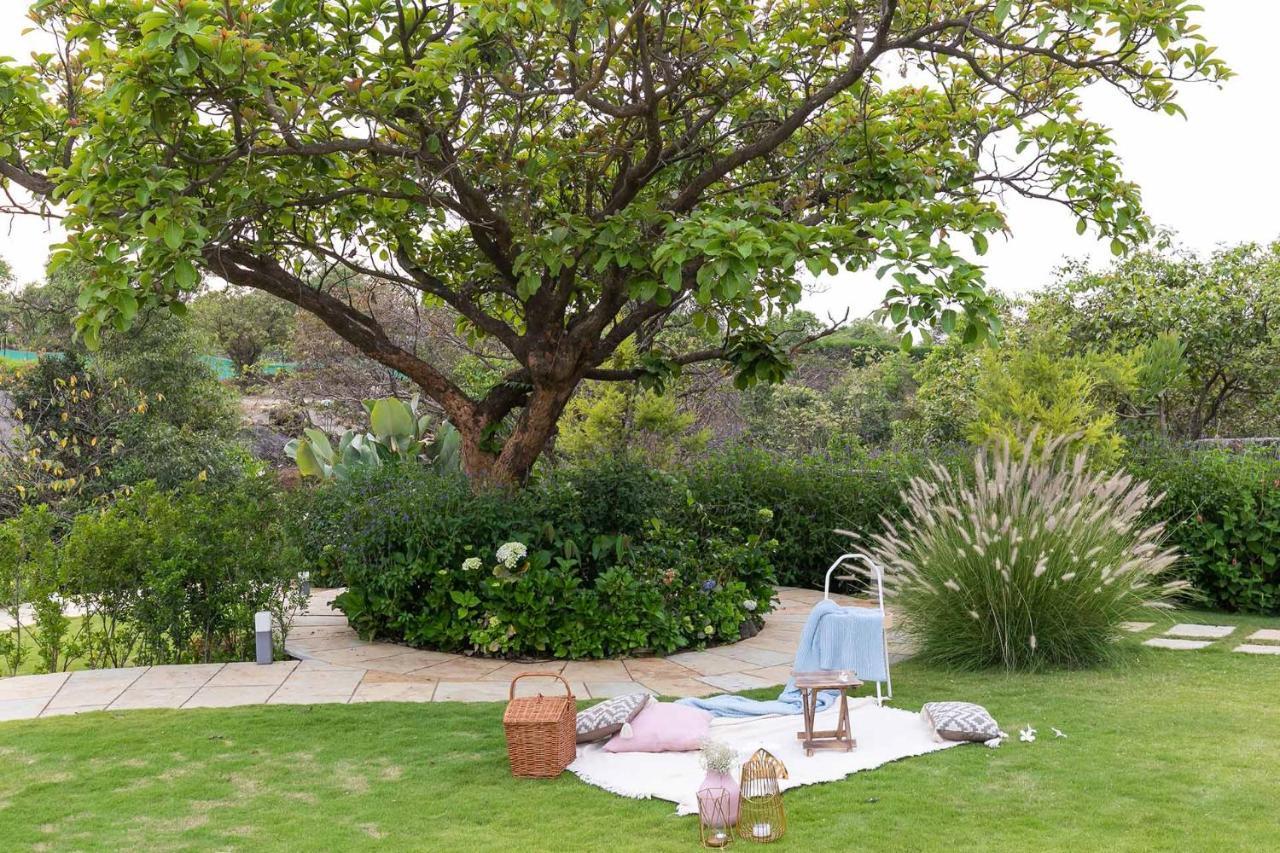 Stayvista'S Villa 107 At Canary Farms - Pure Veg With Huge Lawn, Pool And Home Theatre Lonavala Bagian luar foto