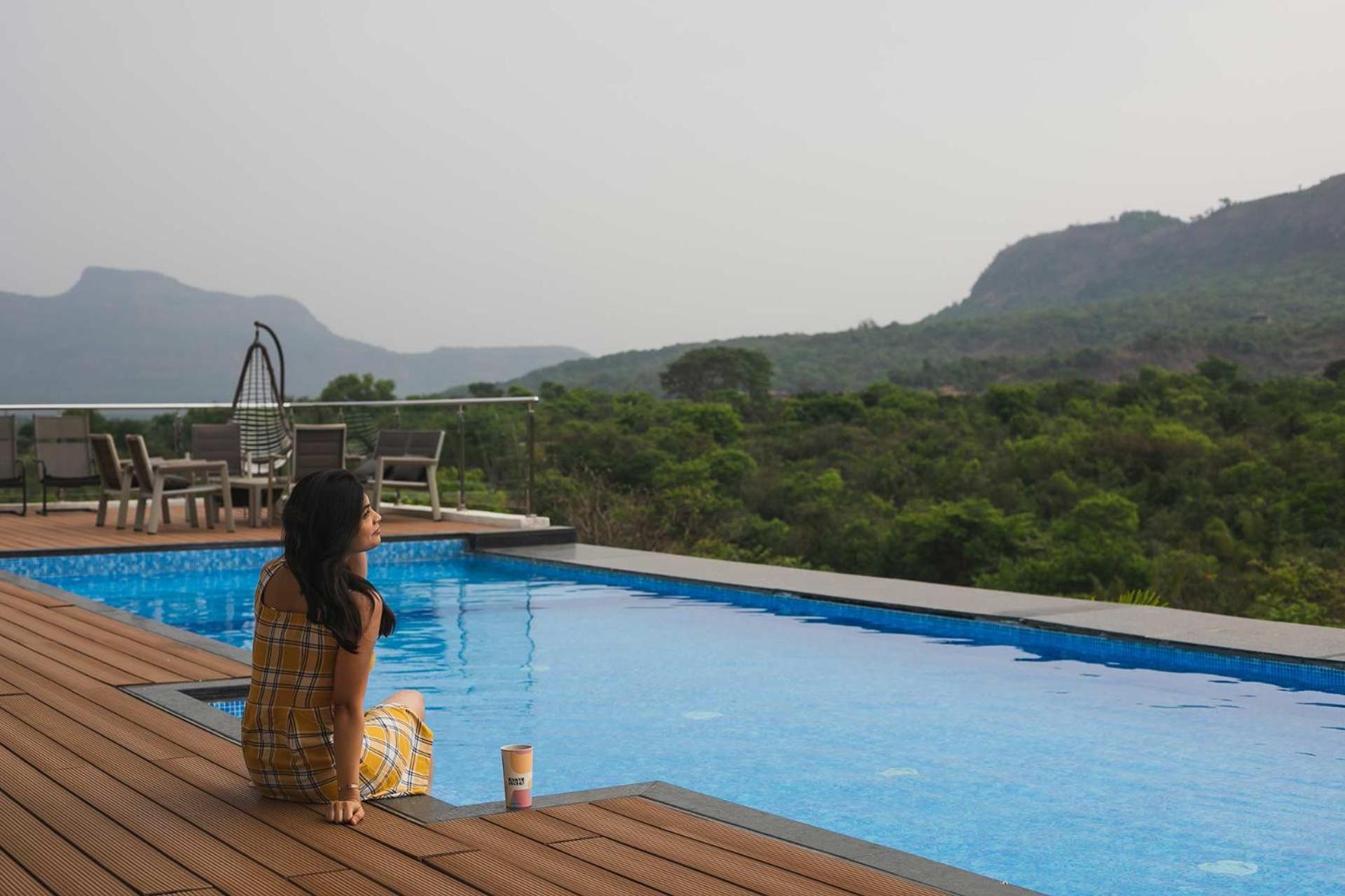 Stayvista'S Villa 107 At Canary Farms - Pure Veg With Huge Lawn, Pool And Home Theatre Lonavala Bagian luar foto
